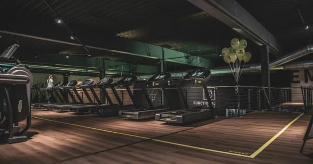 Jak smarować bieżnie, aby uniknąć kosztownych napraw i uszkodzeń