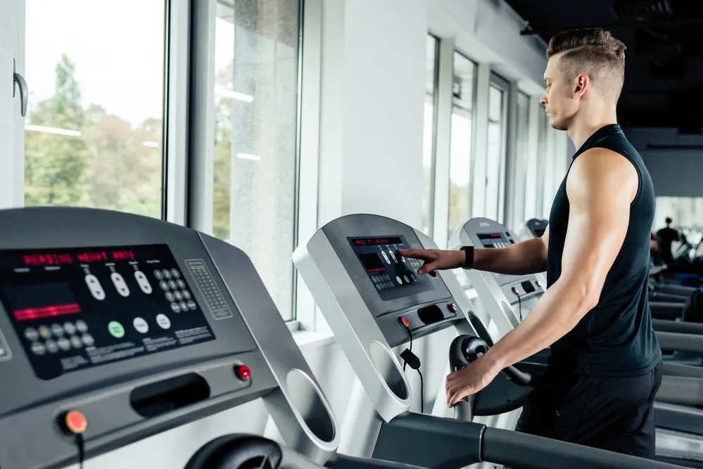 Czy robić cardio po treningu siłowym? Oto, co musisz wiedzieć